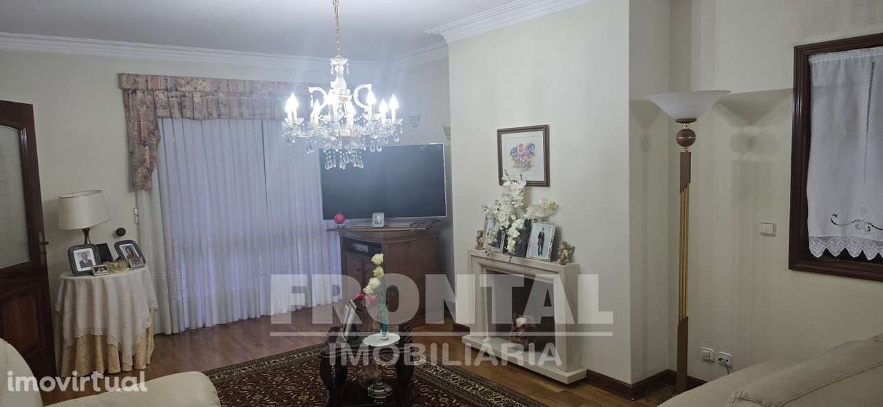 Moradia T4 de luxo com piscina e jardim privativo - Grande imagem: 4/35