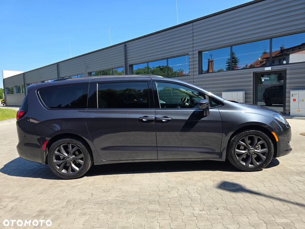 Chrysler Pacifica - 5