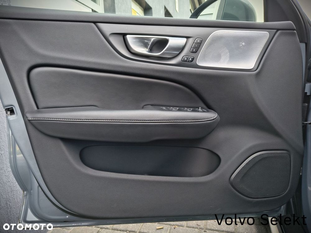 Volvo V60 Cross Country - 12