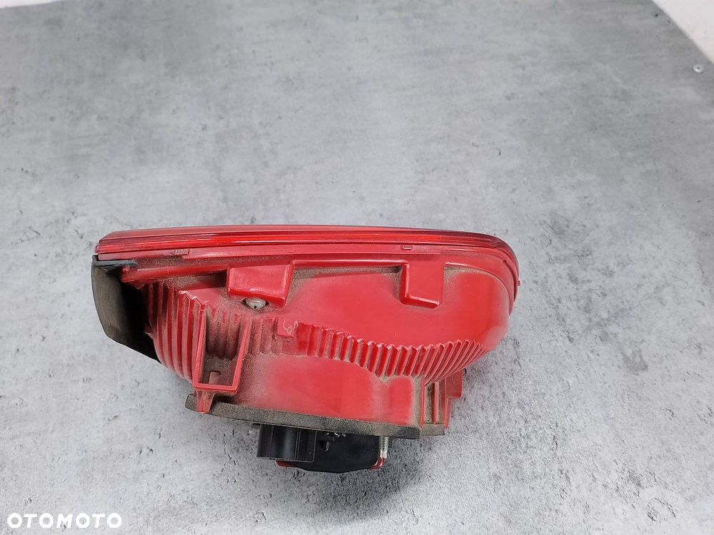LAMPY KOMPLET W KLAPĘ  VW TOURAN II 1T0945094 2.0 TDI - 4