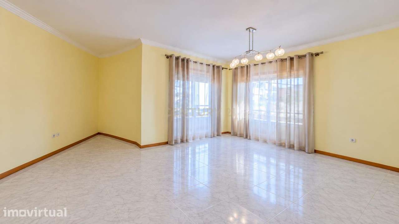 T2 com Garagem Box junto ao Hospital de Gaia e Metro - Arrendamento - Grande imagem: 2/19