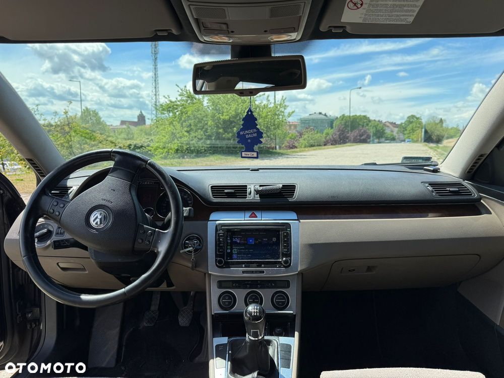 Volkswagen Passat 2.0 TDI Trendline - 17
