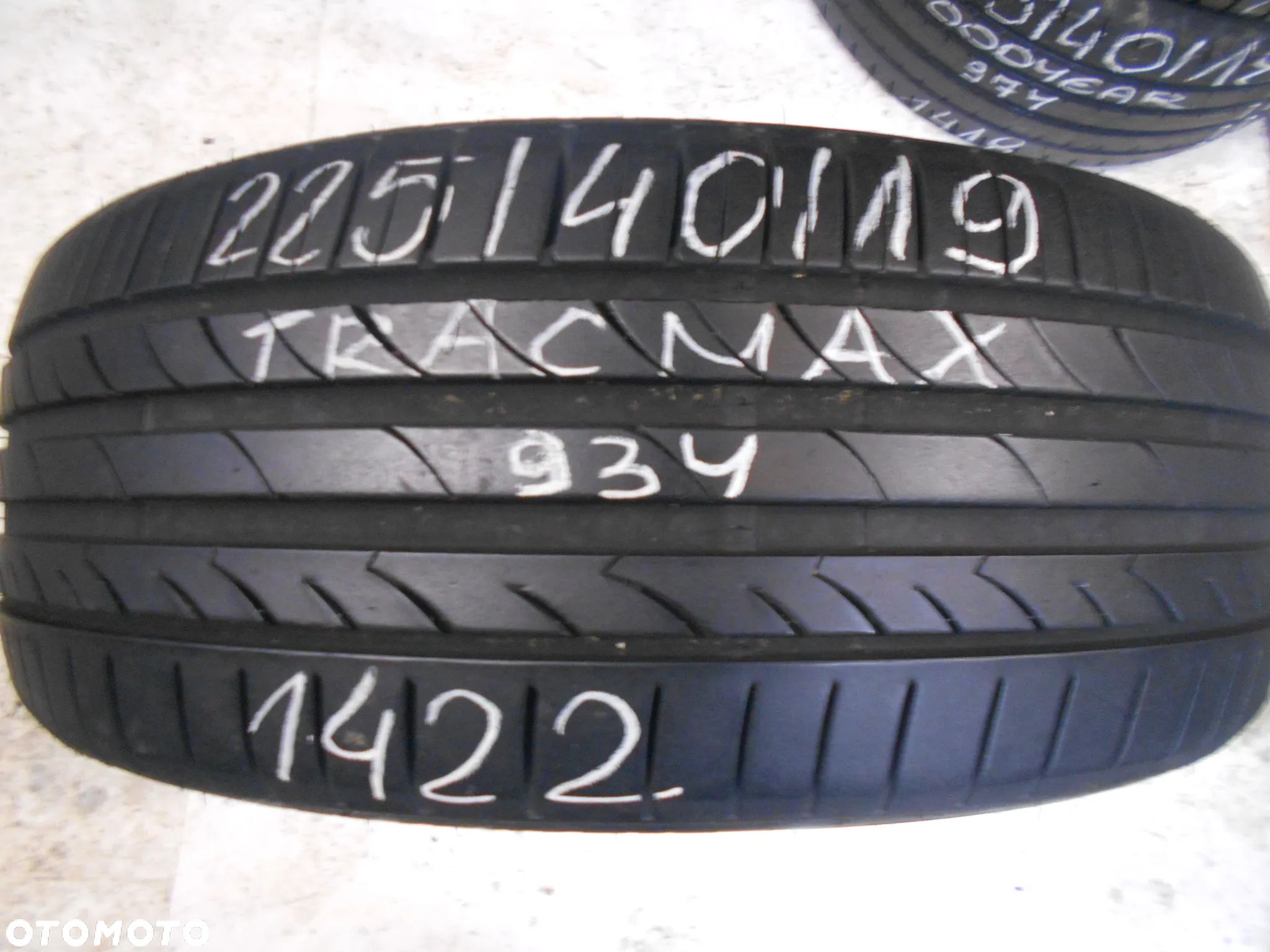 OPONA POJEDYNKA 225/40R19 TRACMAX X PRIVILO TX3 DOT 1422 8MM - 1