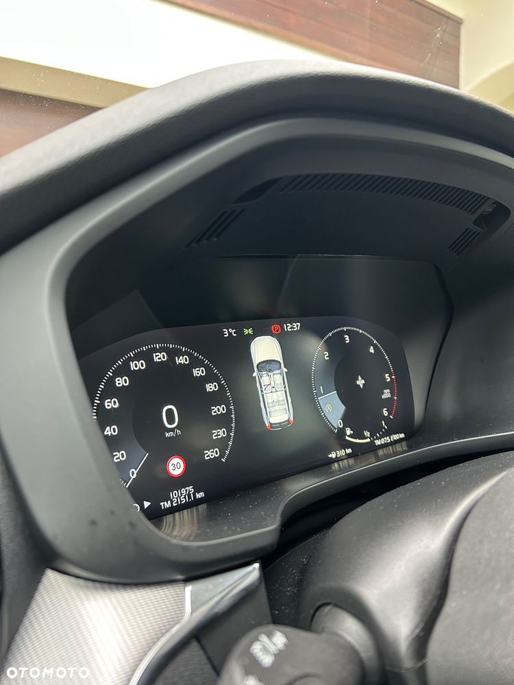 Volvo XC 60 D4 R-Design - 28