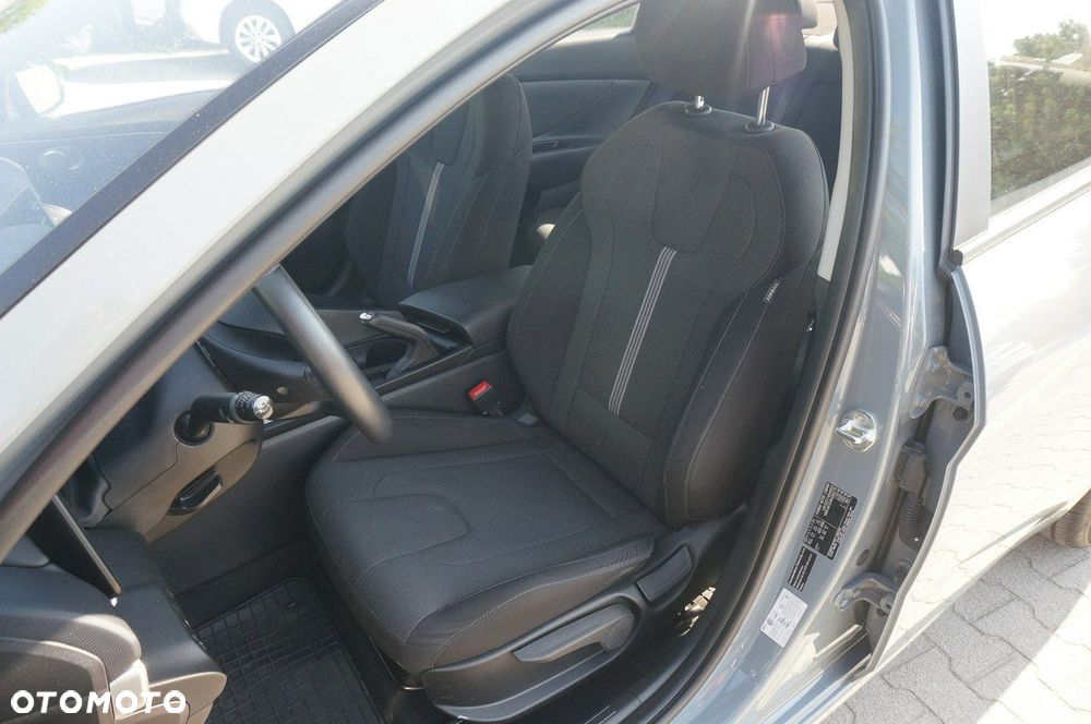 Hyundai Elantra - 21