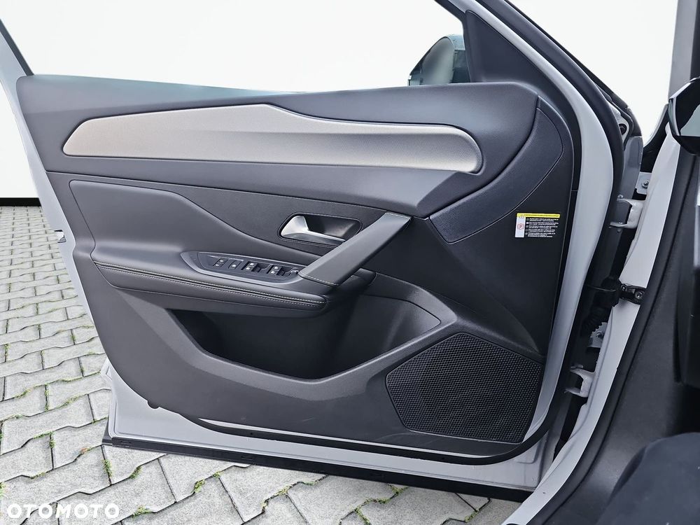 Peugeot 408 - 16