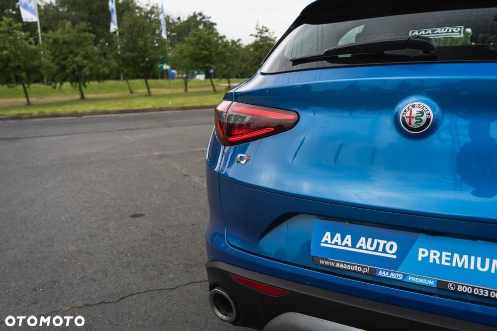 Alfa Romeo Stelvio - 16