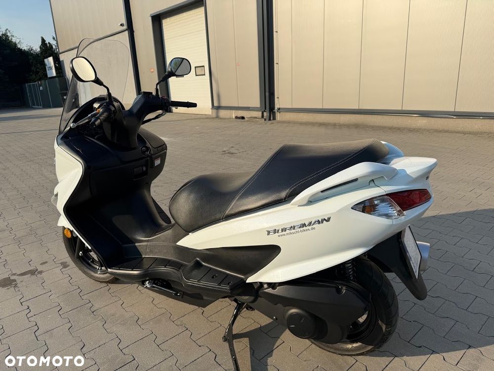 Suzuki Burgman - 4