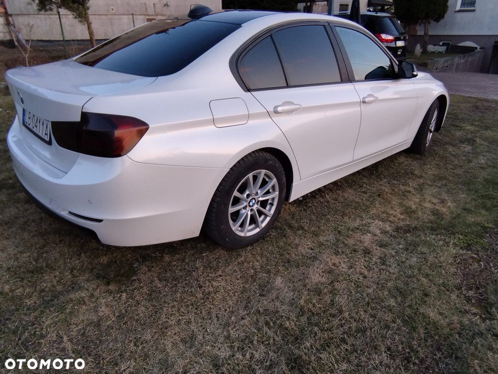 BMW Seria 3 318d - 15
