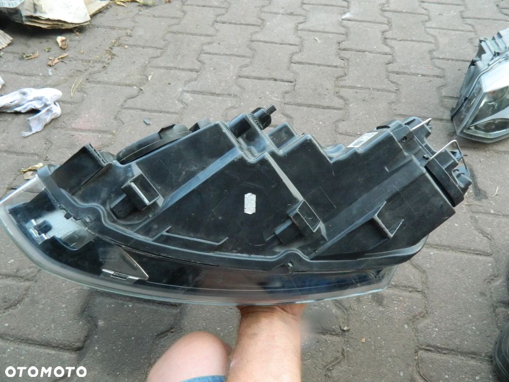 VW Polo 6R V 09- lampa Przednia Prawa  6R1941016E - 6