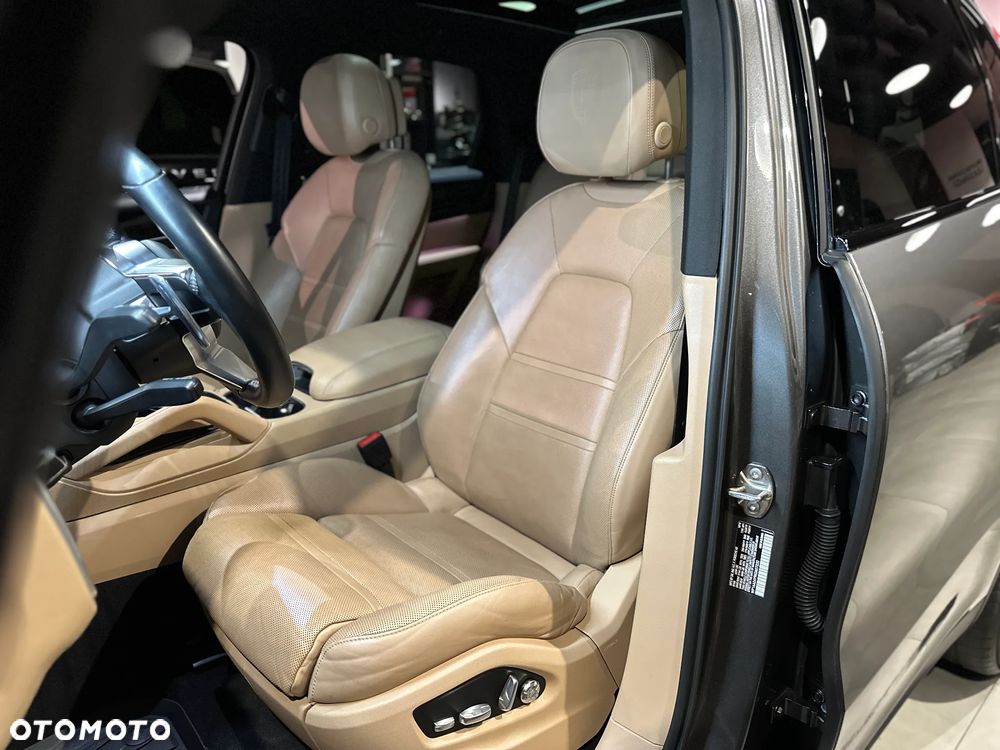 Porsche Cayenne - 10