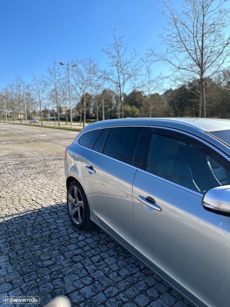 Volvo V60 2.4 D6 R-Design AWD Phev - 7