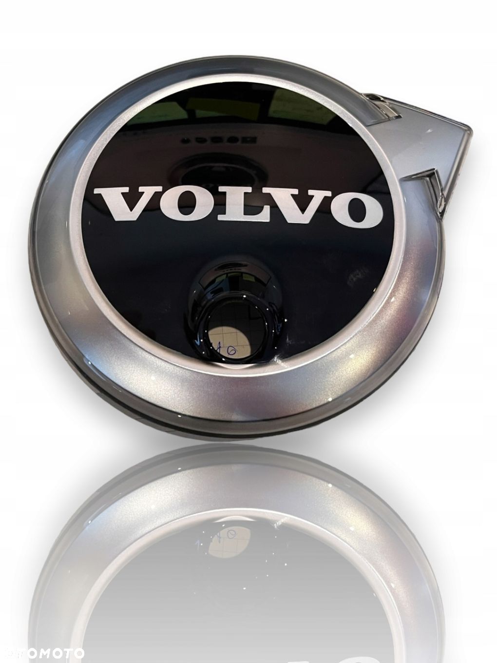 Volvo V90 XC90 S90 Znaczek Emblemat 32337964 NOWY - 1