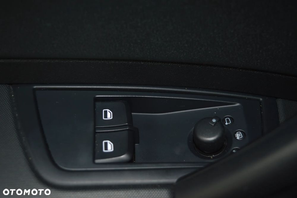 Audi A1 3-drzwiowe 1.4 TFSI S tronic S line Sportpaket - 33