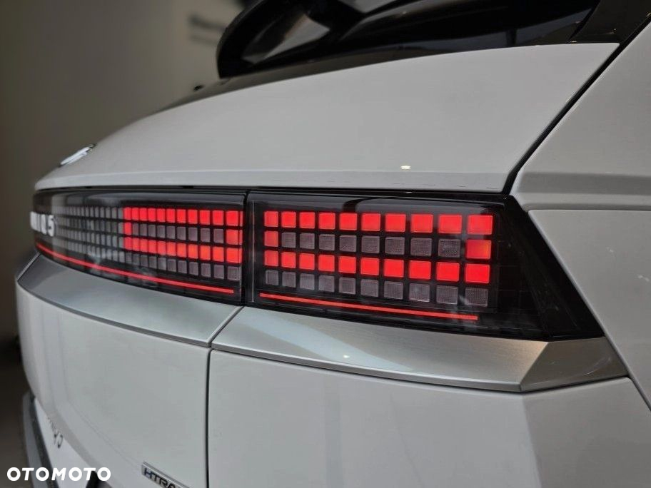 Hyundai IONIQ - 16