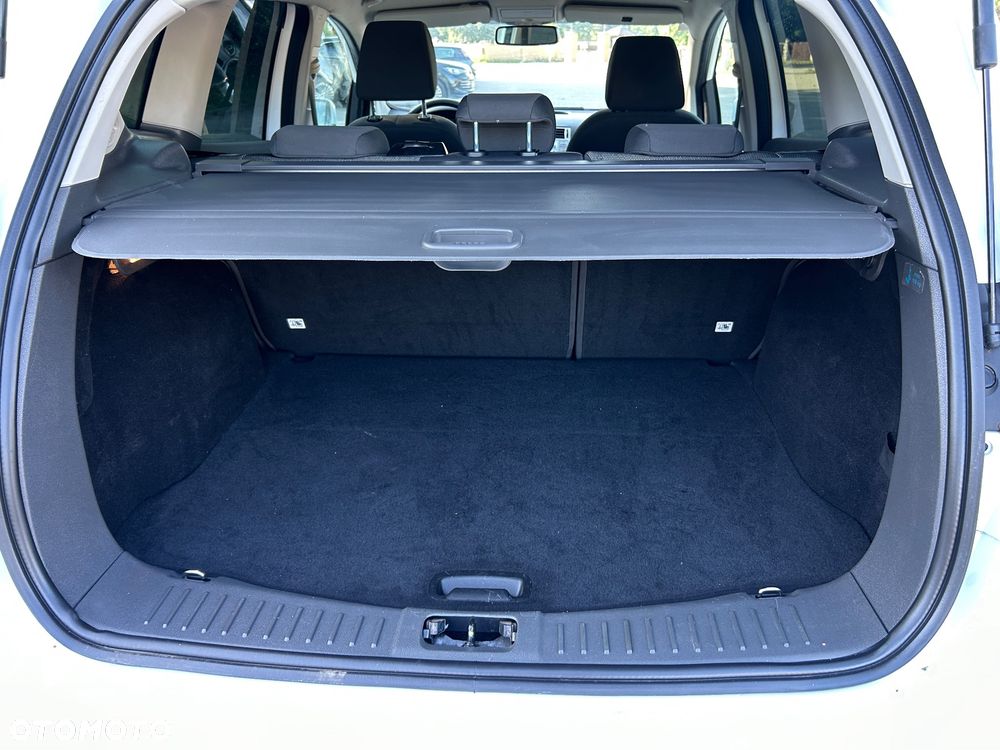 Ford Kuga 2.0 TDCi 2x4 Trend - 12