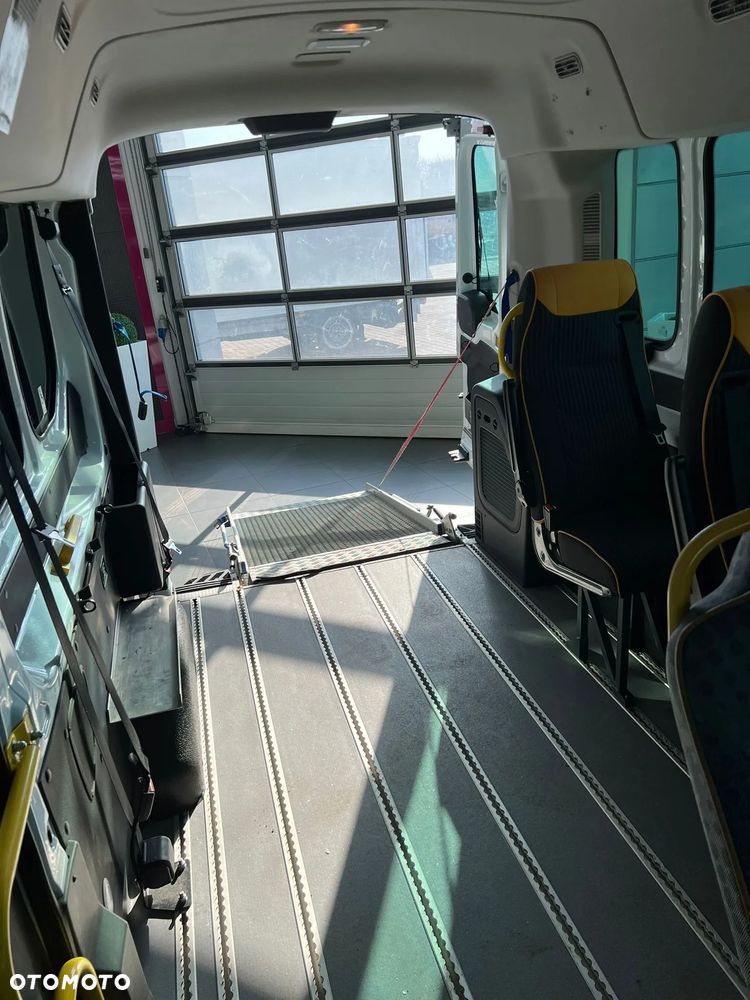 Ford Transit 350 Combi 2.2 TDCi Manual / BEZWYPADKOWY / GWARANCJA / 9 MIEJSC / SERWISOWANY / 1WŁ. / ORYGINALNY PRZEBIEG / RAMPA DLA INWALIDÓW - 20