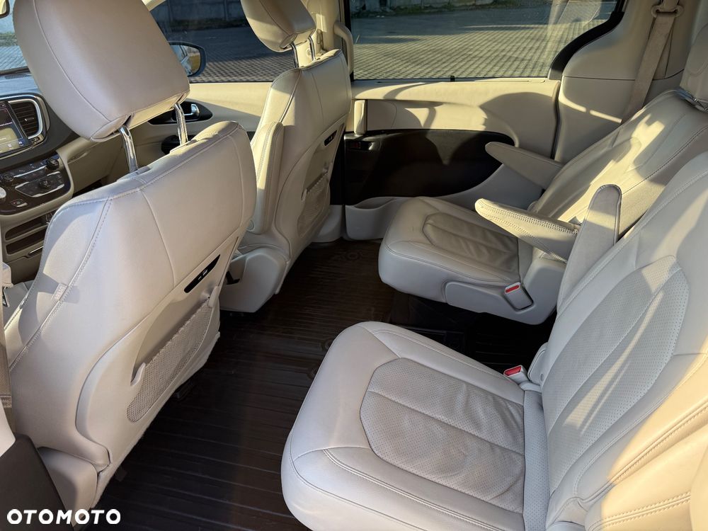 Chrysler Pacifica - 12