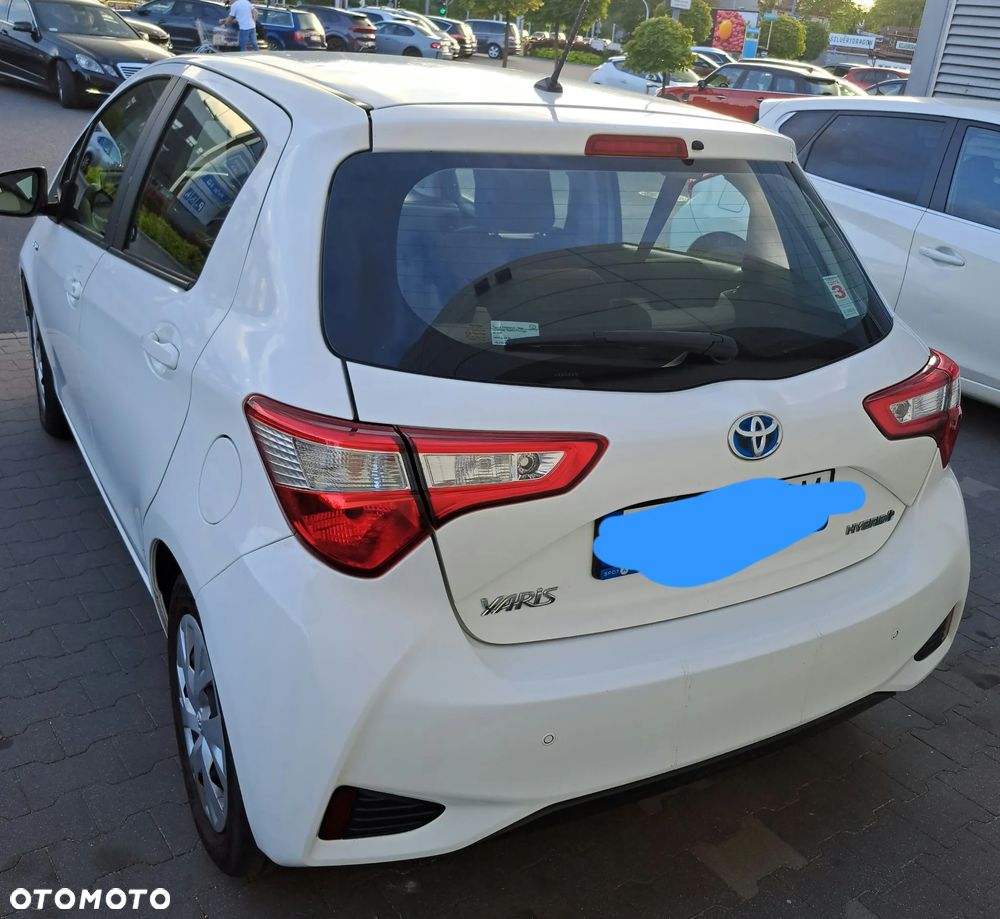 Toyota Yaris Hybrid 100 Premium - 3