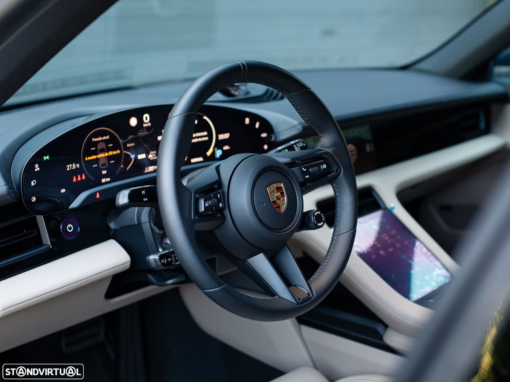 Porsche Taycan Cross Turismo 4S - 32