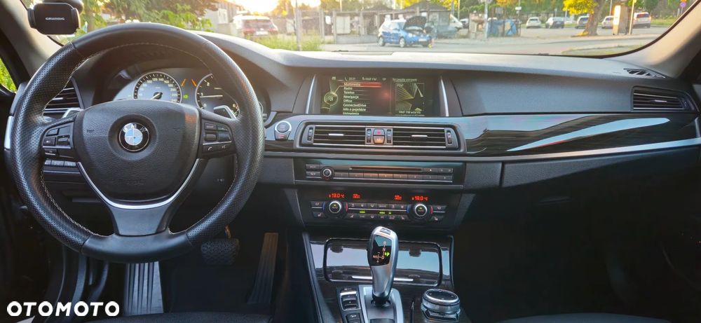 BMW Seria 5 520d Luxury Line - 9
