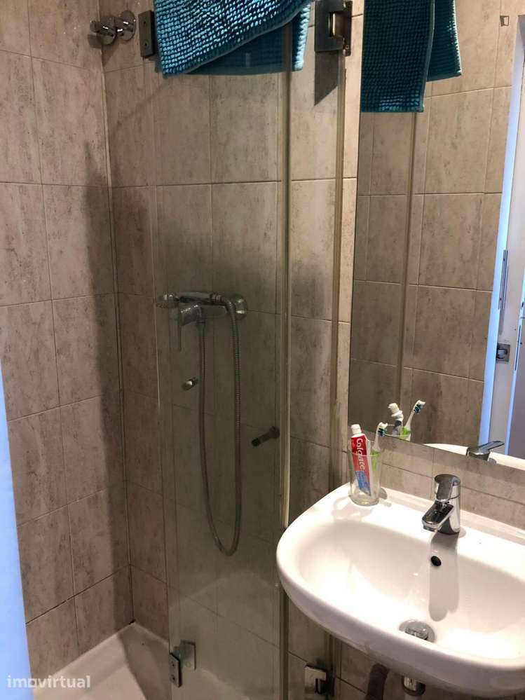 Quarto - localizado em São Sebastião Lisbon - Grande imagem: 2/13