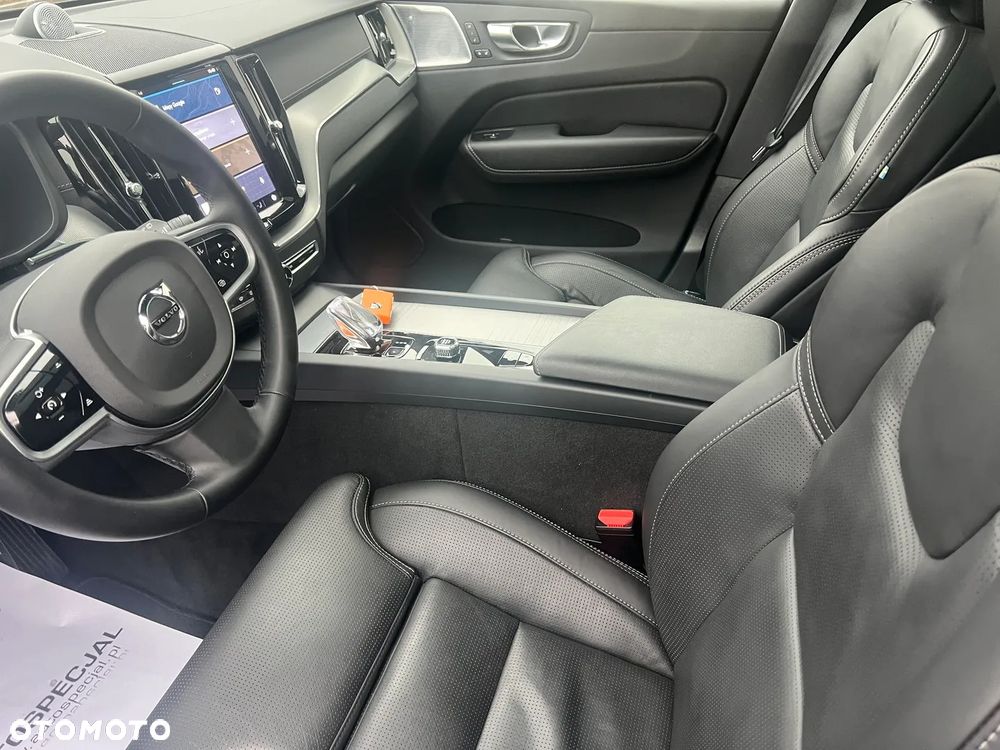 Volvo XC 60 B5 B AWD Ultra Black Edition - 26