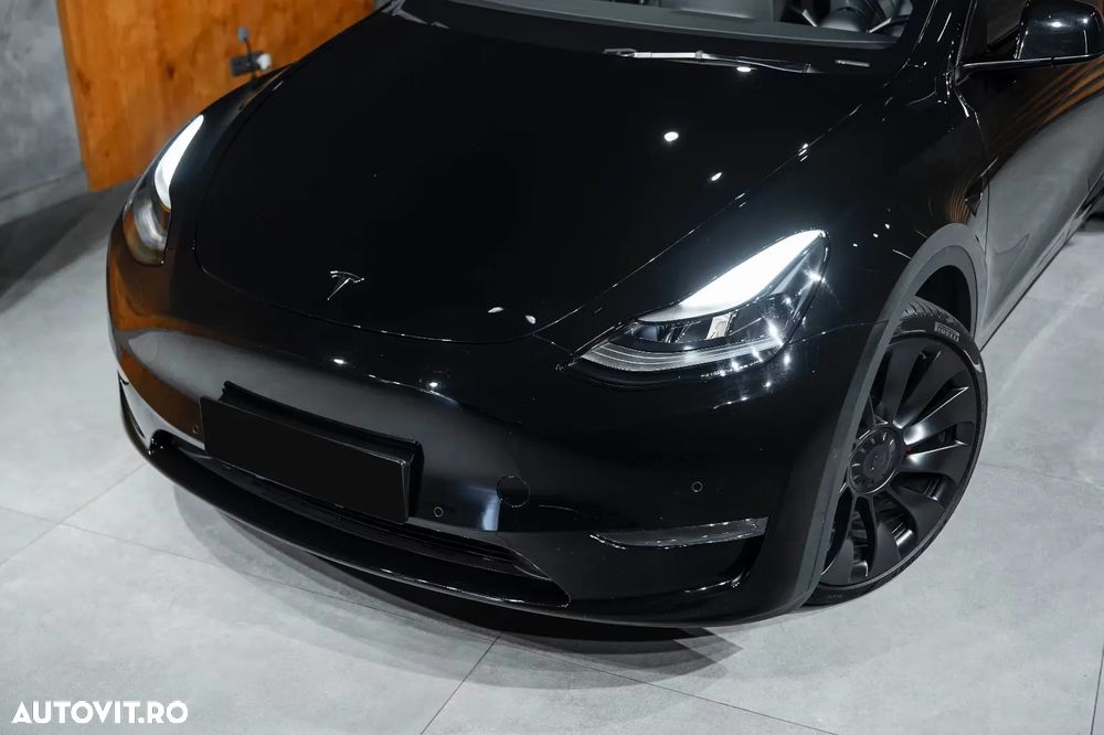 Tesla Model Y - 13