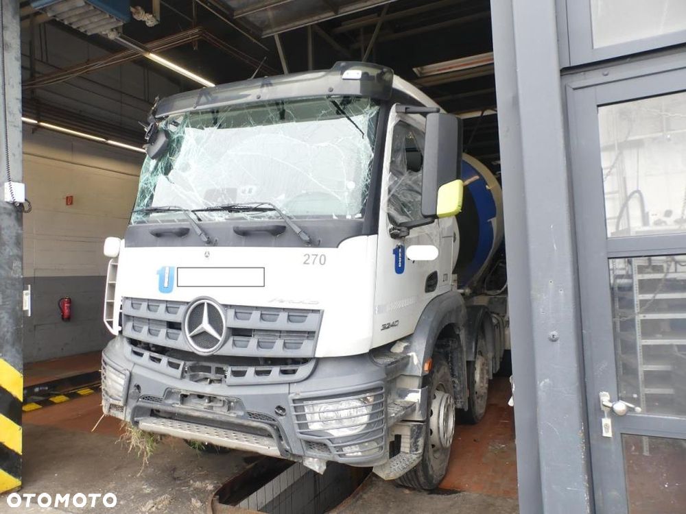 Mercedes-Benz 3240 - 4
