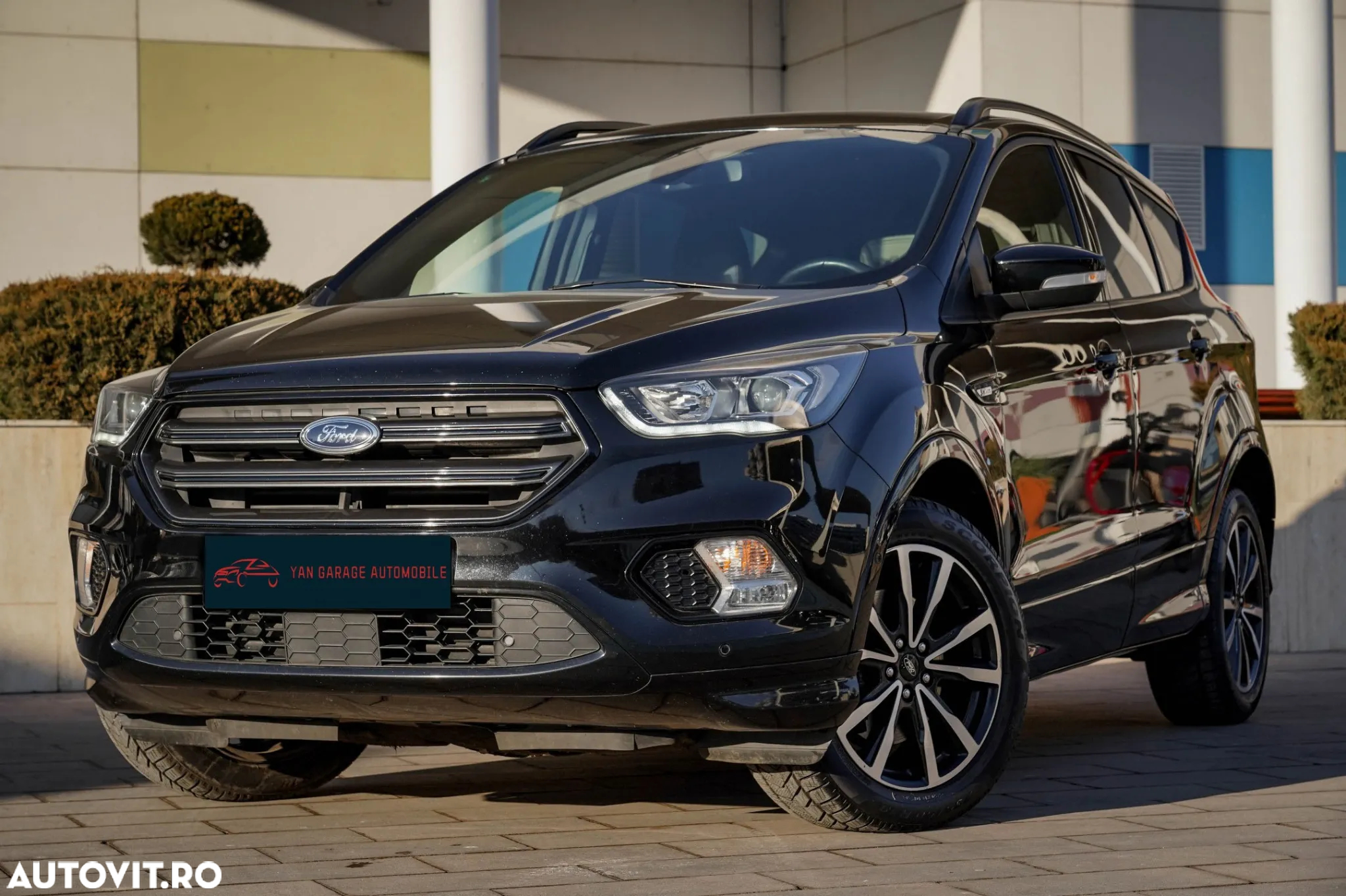 Ford Kuga 2.0 TDCi 4x4 Aut. ST-Line - 4