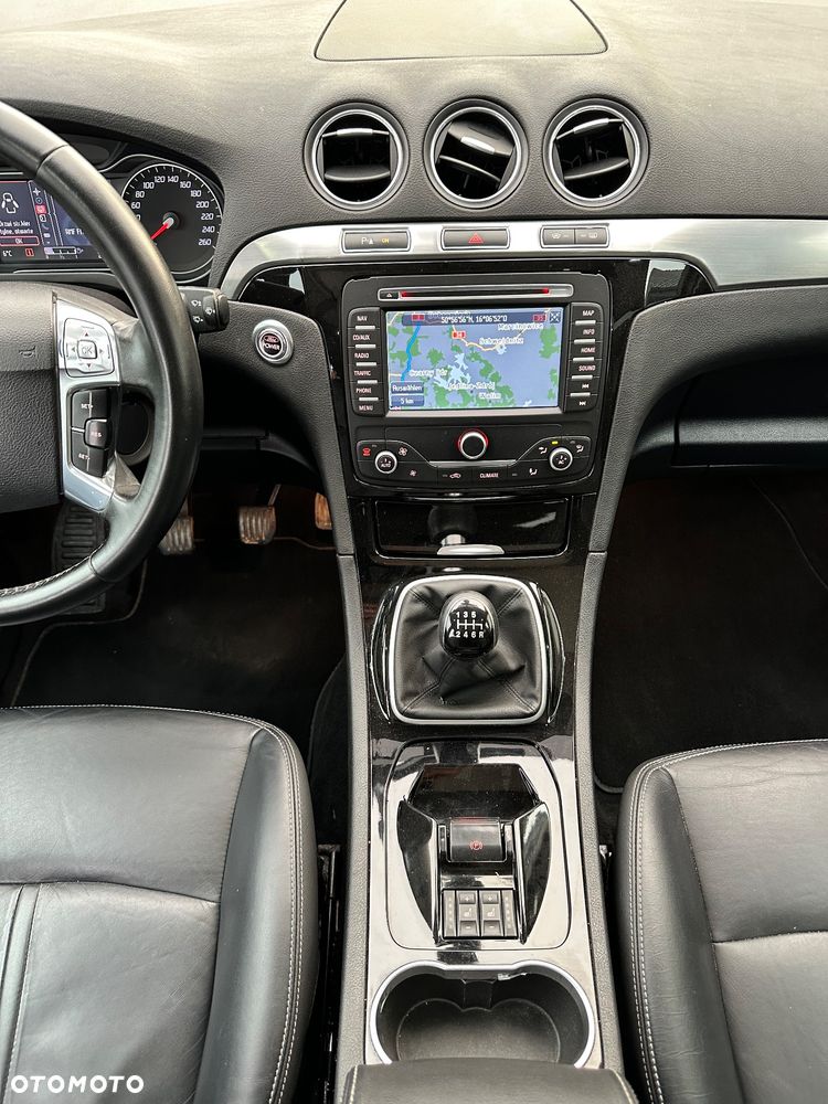Ford S-Max - 12
