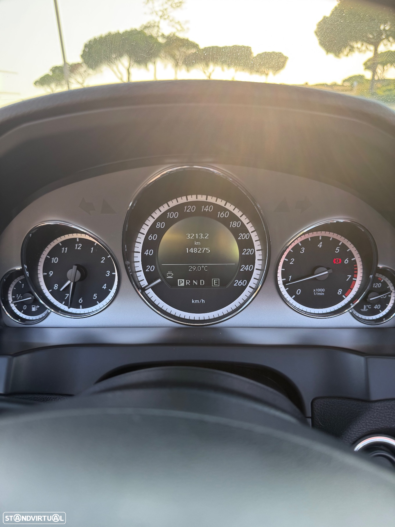 Mercedes-Benz E 200 CGi Avantgarde BlueEfficiency Auto - 29