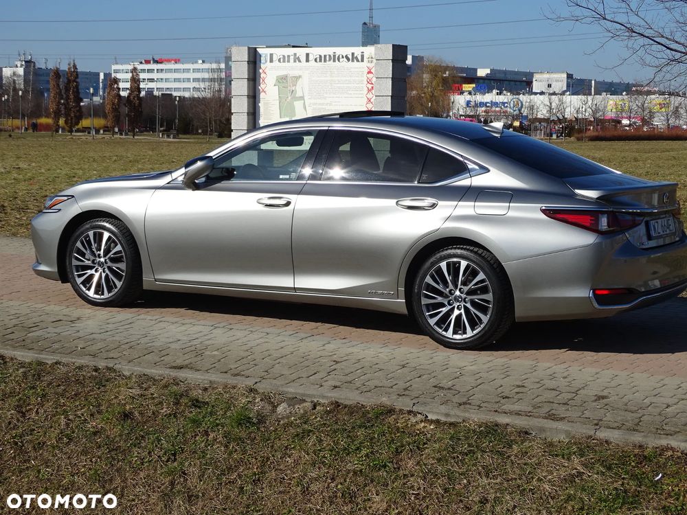 Lexus ES 300h Business Edition + - 29