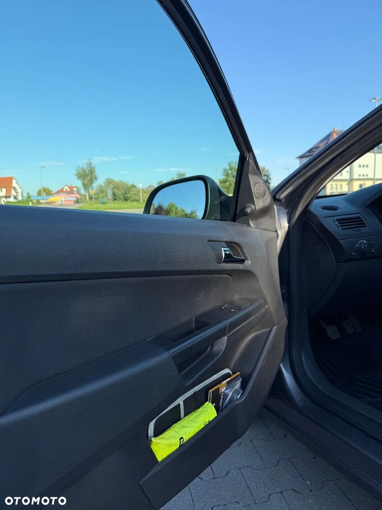 Opel Astra 1.6 Sport - 15