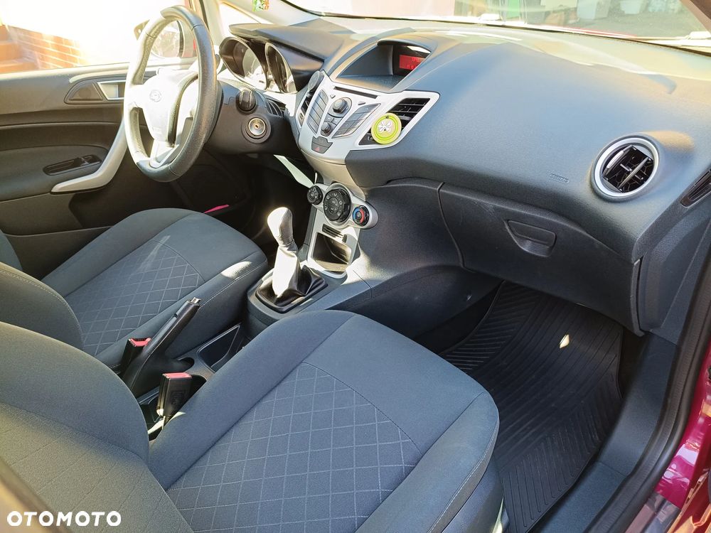 Ford Fiesta 2012 photo 5