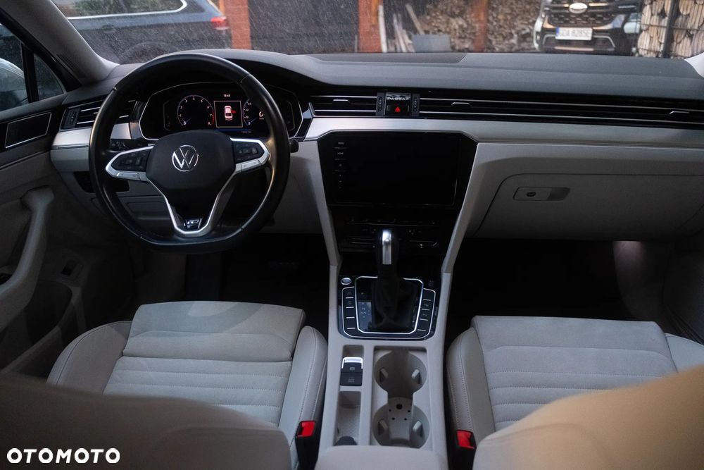Volkswagen Passat 2.0 TSI Elegance DSG - 24