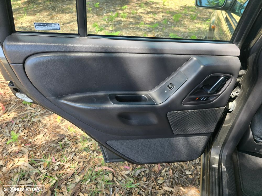 Jeep Grand Cherokee 3.1 TD Laredo - 29