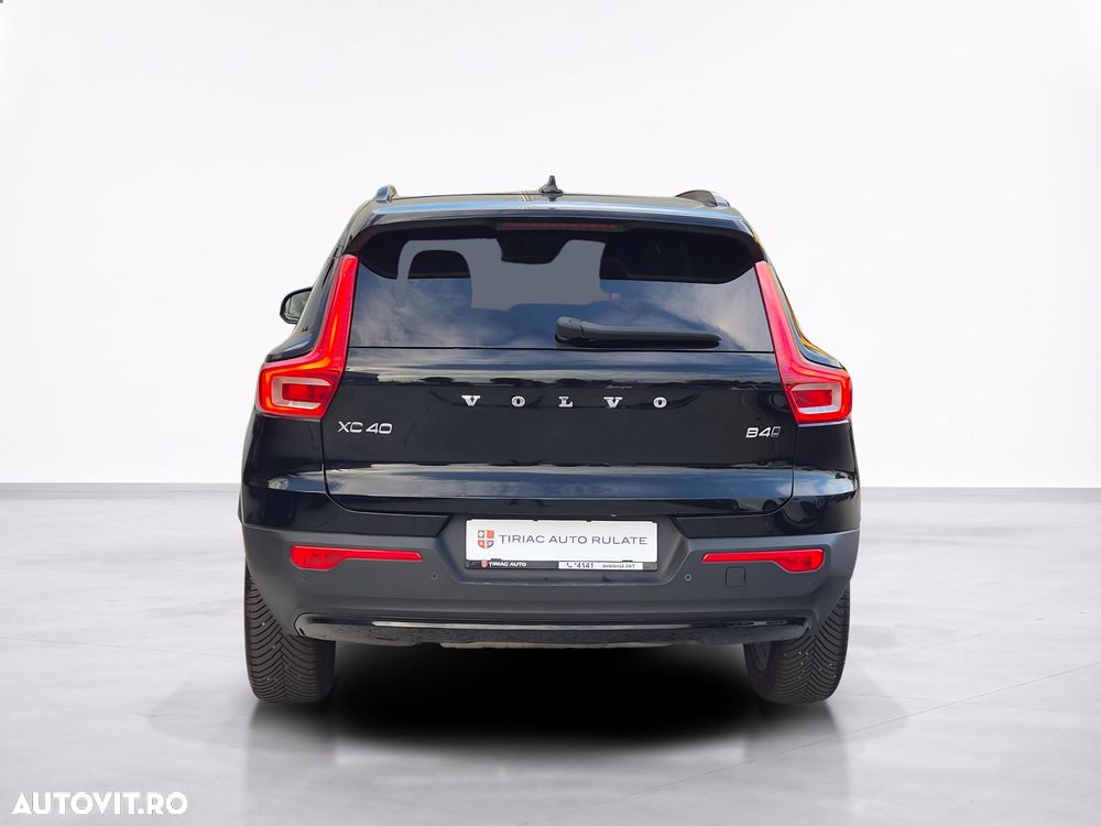 Volvo XC 40 B4 AT8 Mild Hybrid Momentum - 5
