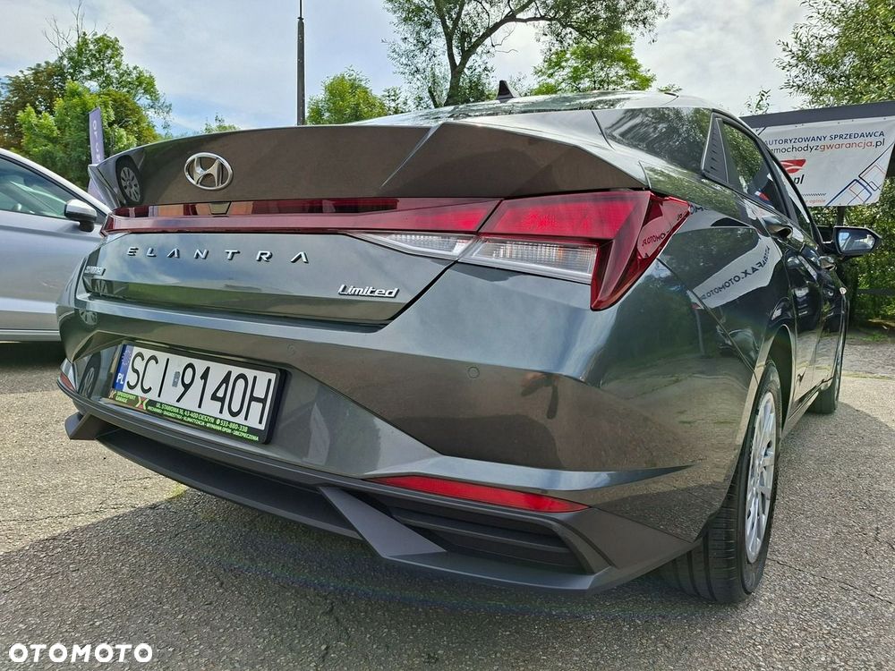 Hyundai Elantra - 12