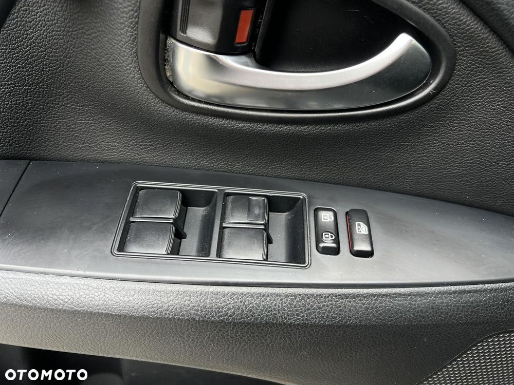 Toyota Avensis 1.8 Premium MS - 26