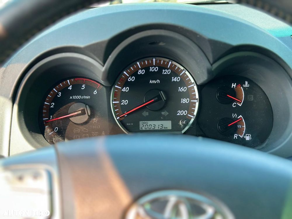 Toyota Hilux - 8