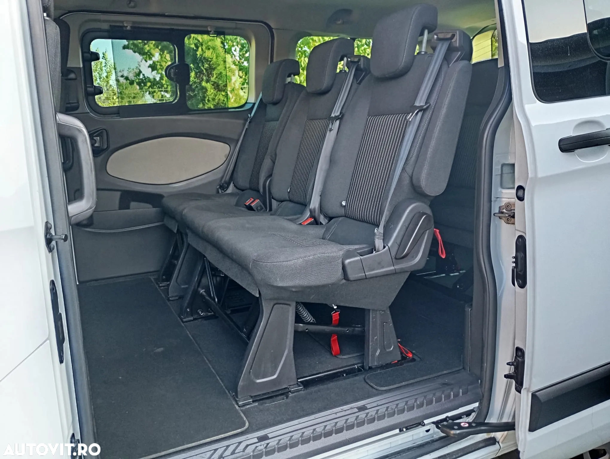 Ford Tourneo Custom Bus 320 2.0 EcoBlue 130 CP L1H1 Trend - 9
