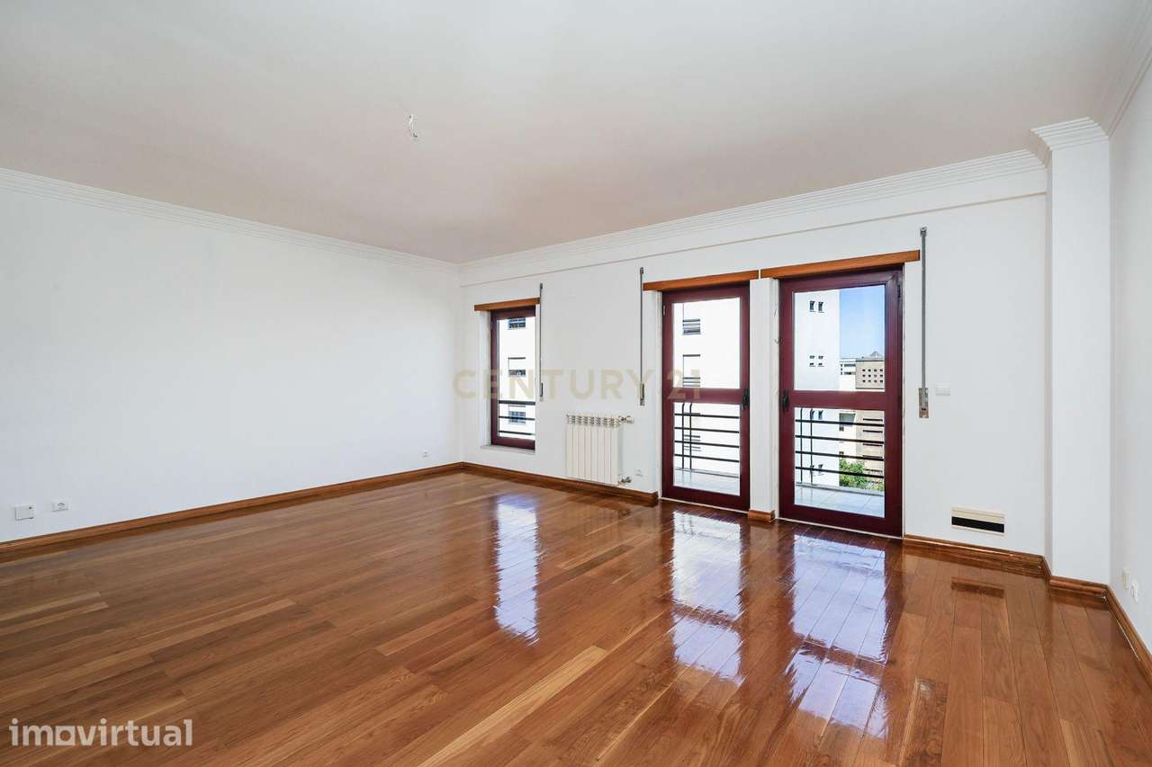 Amplo e luminoso apartamento com varanda e garagem, no Alto de Santa C - Grande imagem: 4/16
