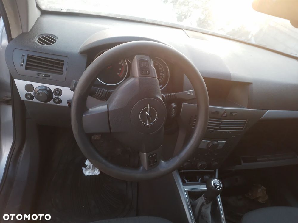 OPEL ASTRA H III 04-06  LAMPA PRZÓD PRAWA LEWA - 19