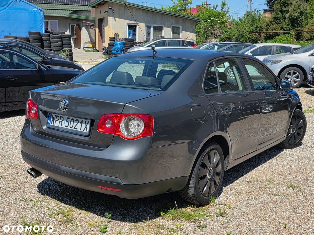 Volkswagen Jetta - 13