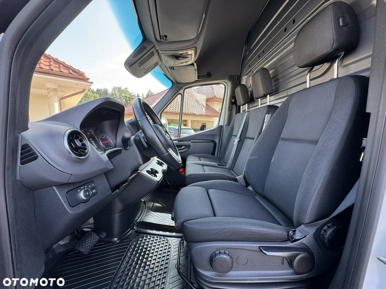 Mercedes-Benz Sprinter - 29