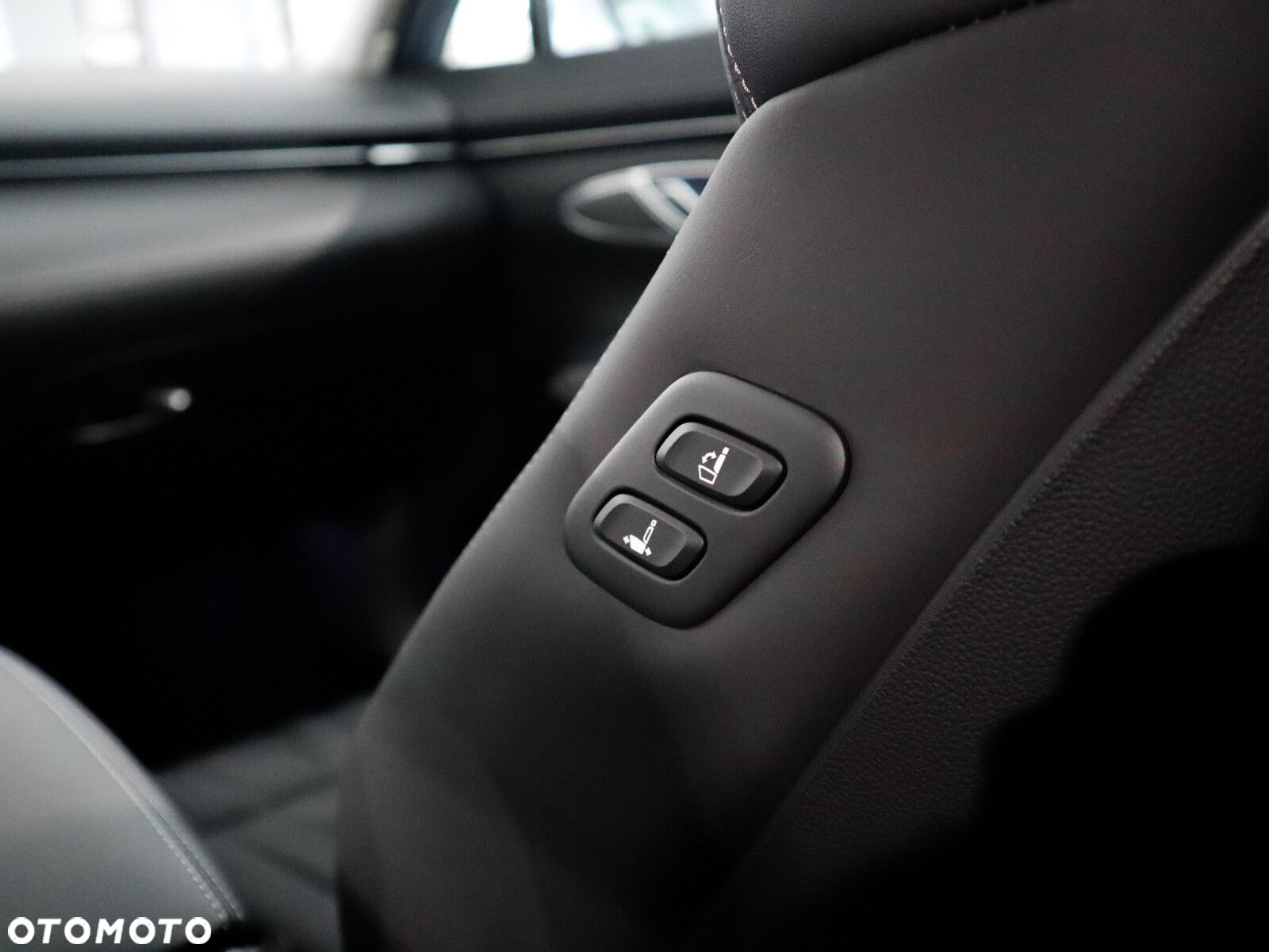 Genesis GV70 2.5T AWD AT8 Luxury Line - 23