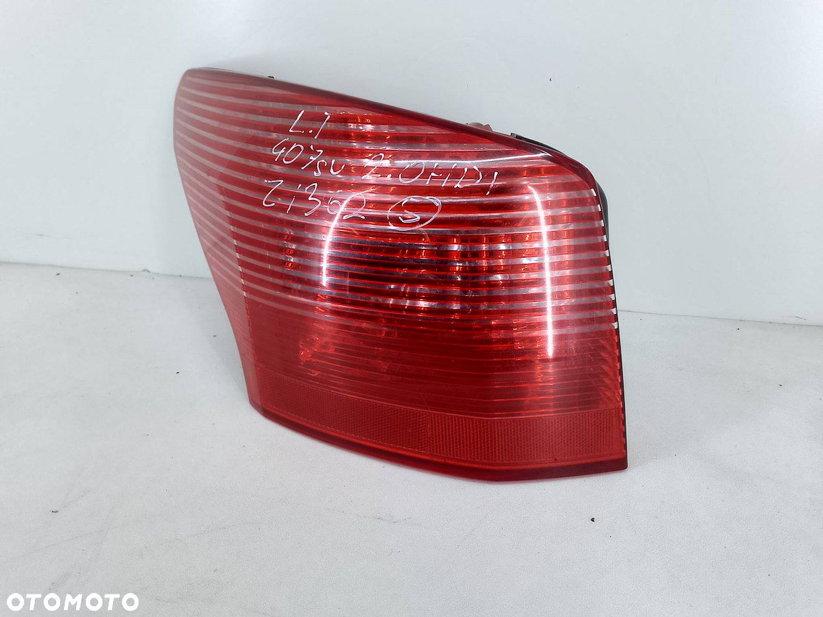 LAMPA TYLNA LEWA PEUGEOT 407 SW 25619503 KOMBI - 2
