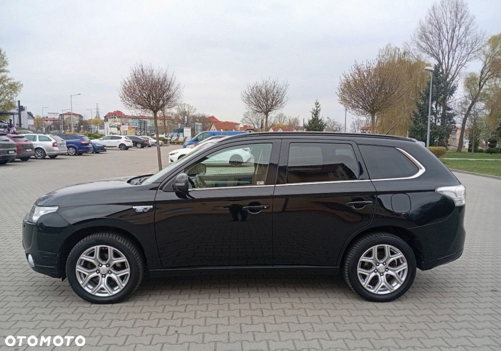 Mitsubishi Outlander - 11