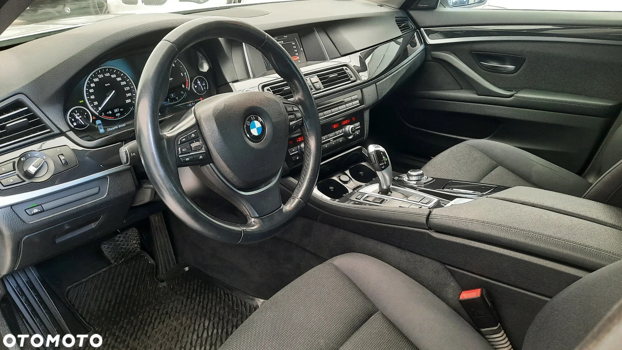 BMW Seria 5 525d xDrive - 6